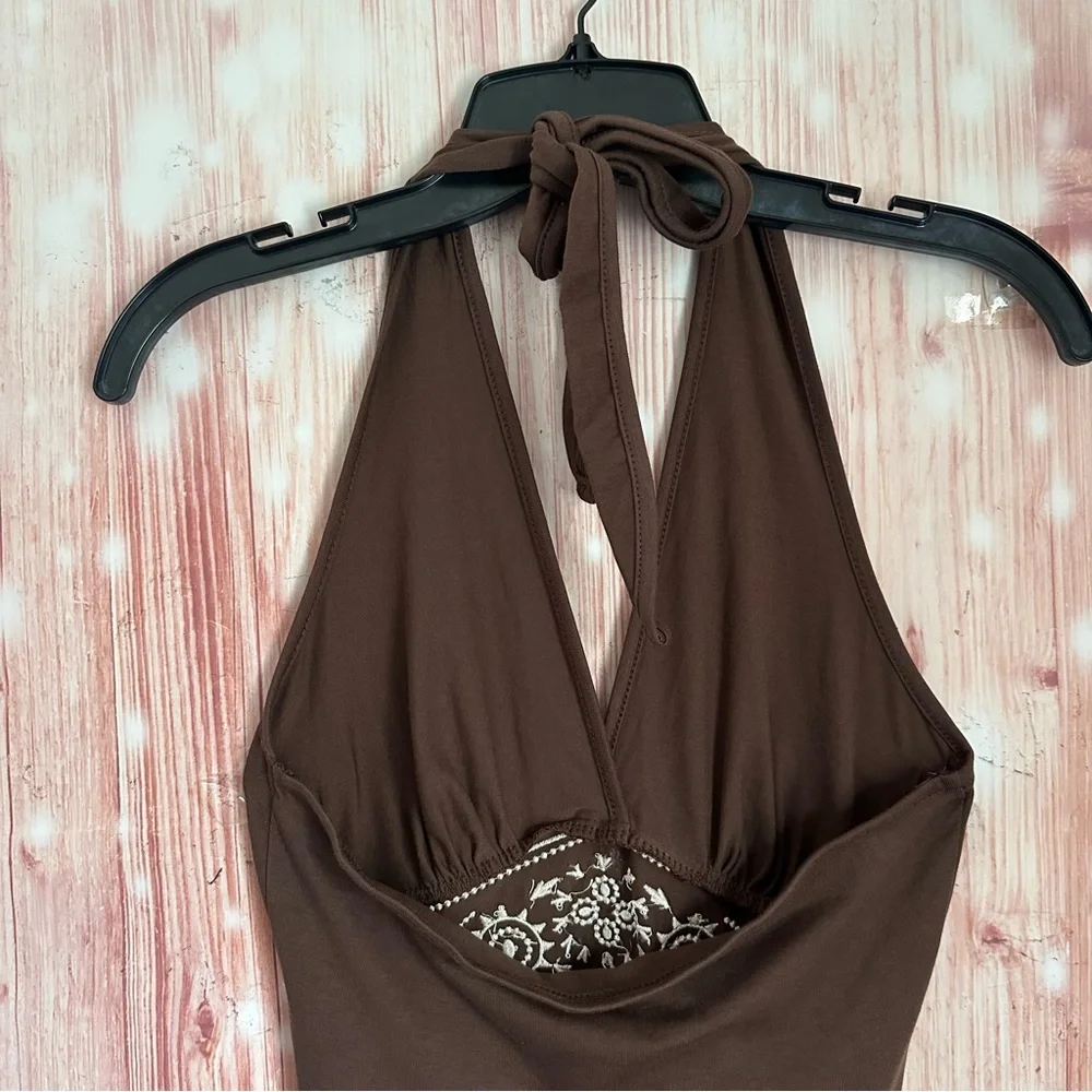 Romwe Brown The White Lotus Embroidered Tiered Hem Halter Mini Dress Sz XS - Picture 9 of 11